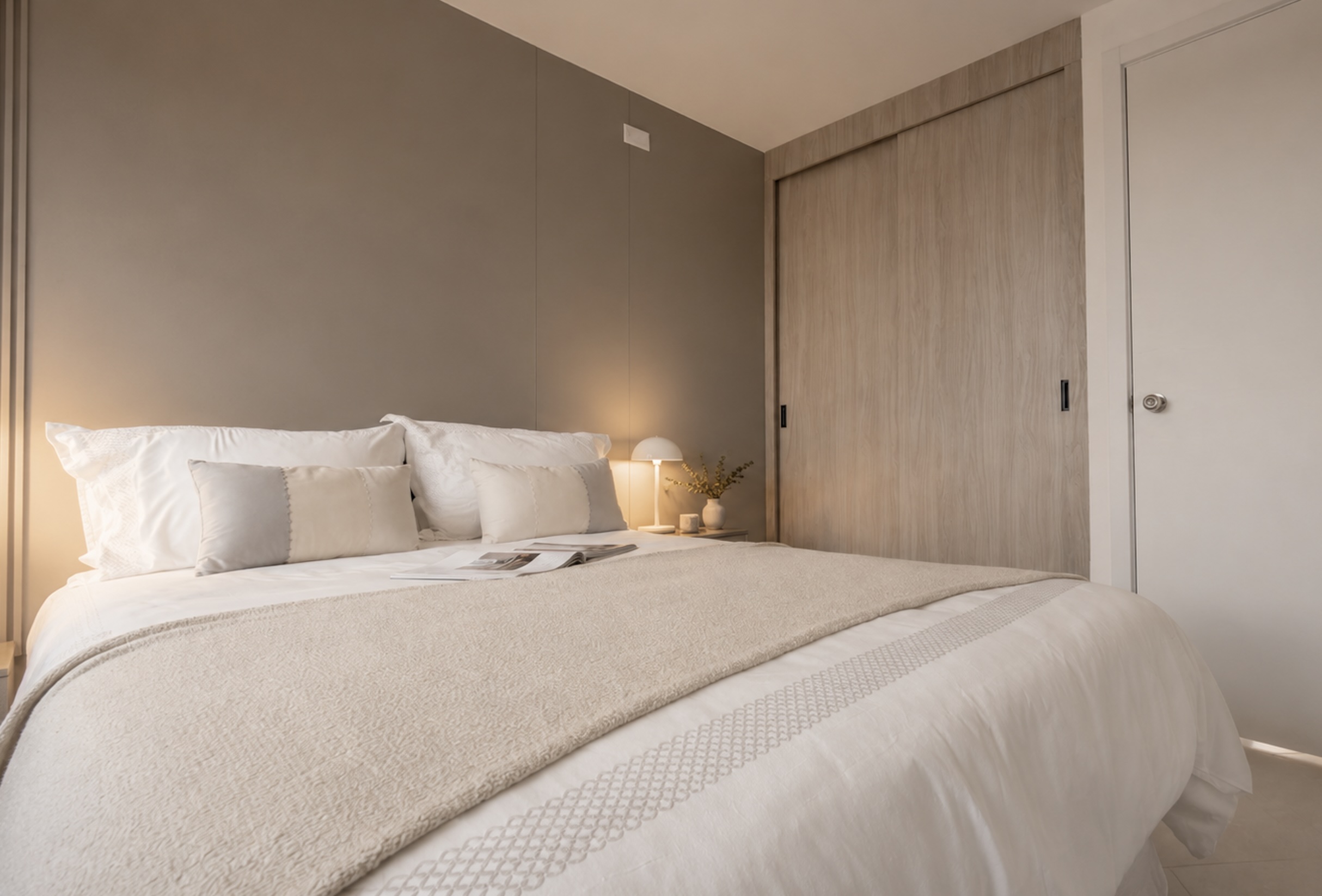 Recámara principal de la casa modelo de Cantabria Residencial